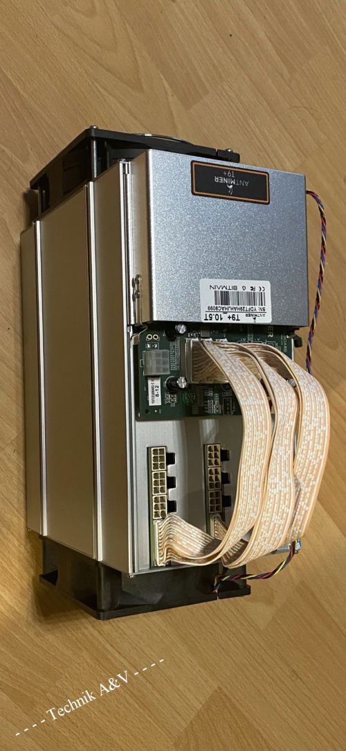 Antminer T9+ mit 1600 Watt Mining Netzteil