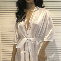 Offenes Satin Nachthemd / Kimono mit Spitze und Gürtel. - Größe : L