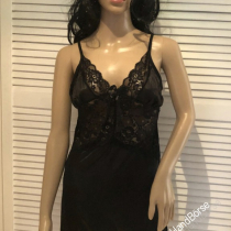 Kurzes Satin Nachthemd mit großen Spitzeneinsatz an Ausschnitt und Bauch - Größe : M